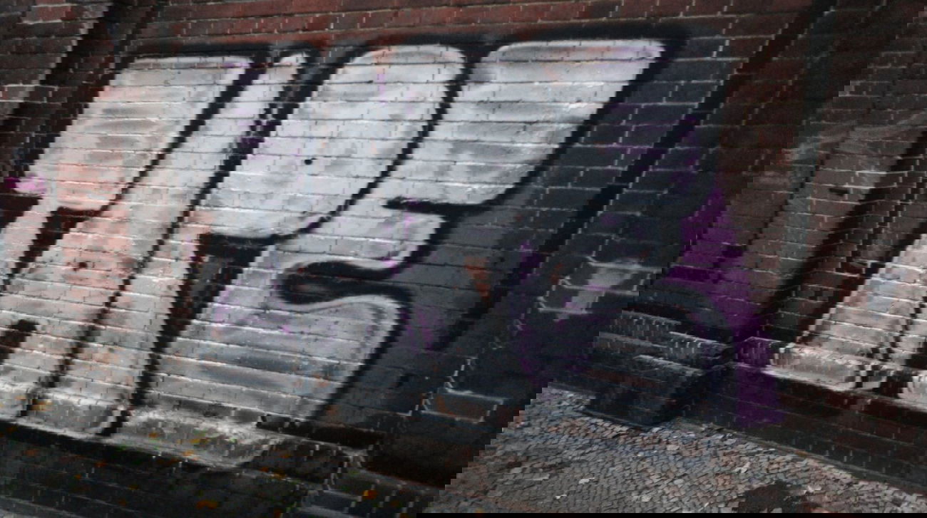 Graffiti Bombing in Berlin - Photo by COLLECTOR - Tape, Berlin