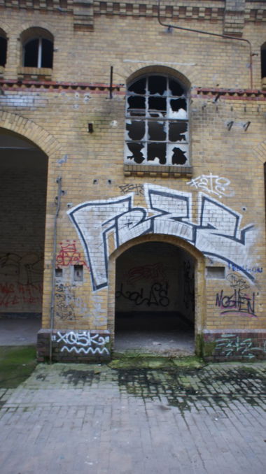 Graffiti Bombing in Berlin - Photo by COLLECTOR - Fezz, Fets, XQ