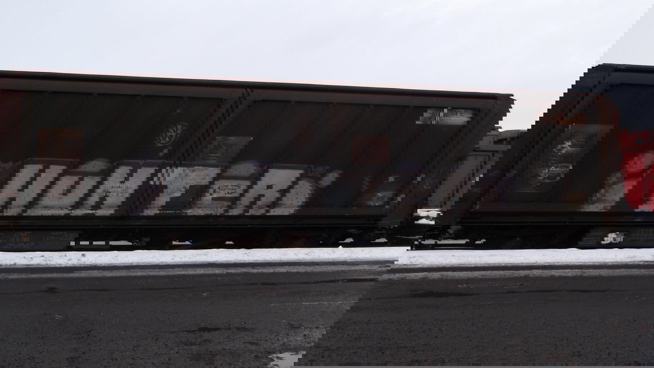 Graffiti Train - Photo by COLLECTOR - Hunter