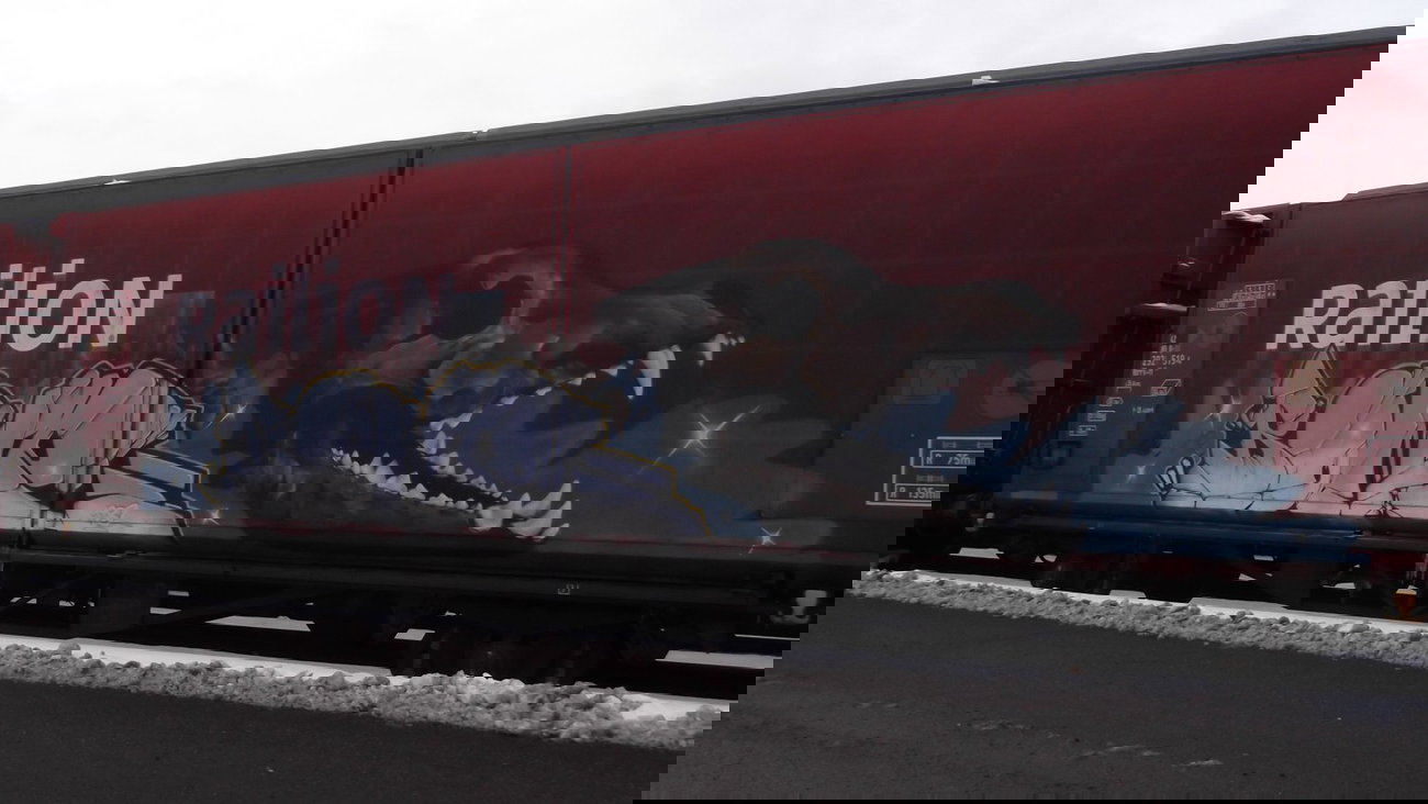 Graffiti Train - Photo by COLLECTOR - Bone