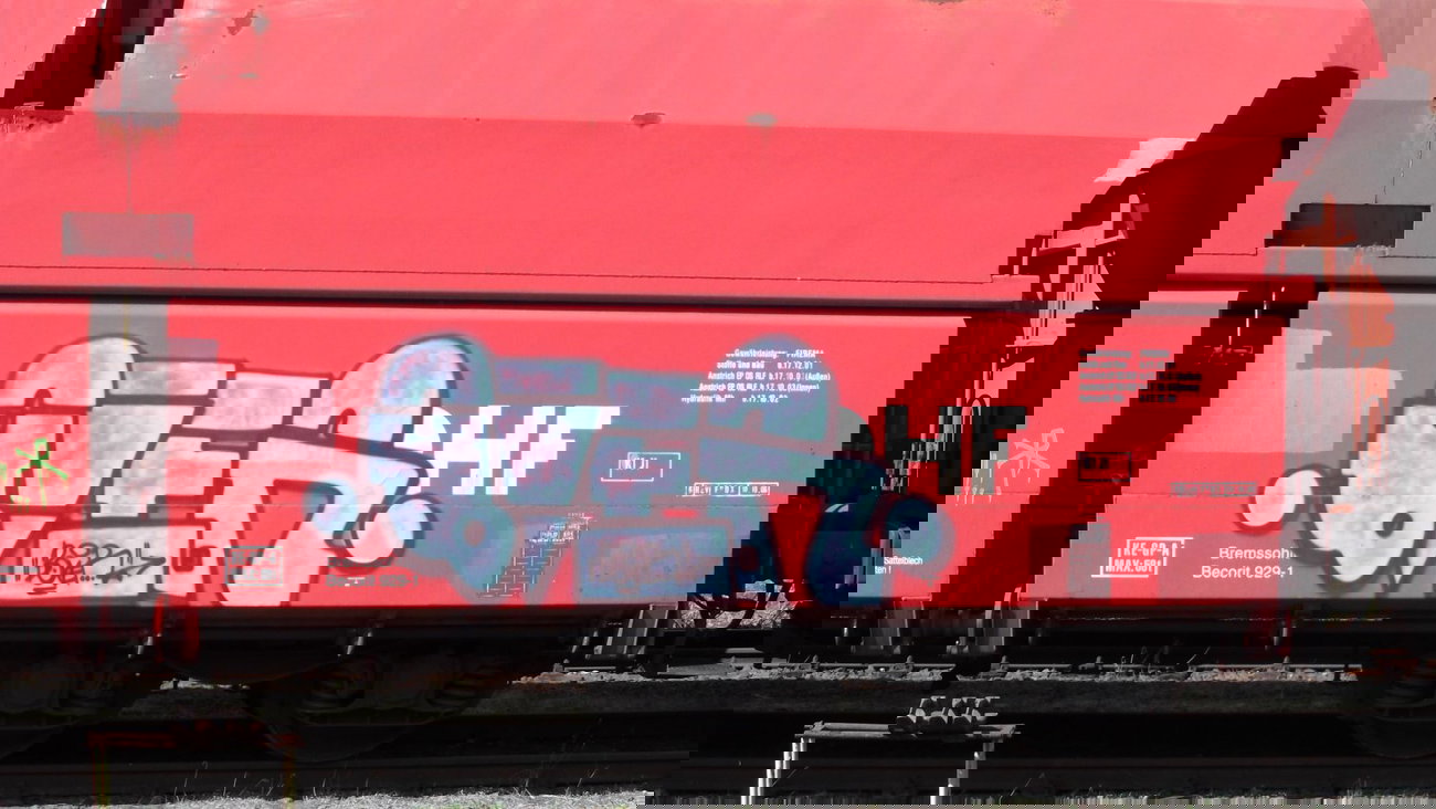 Graffiti Train - Photo by COLLECTOR - Over