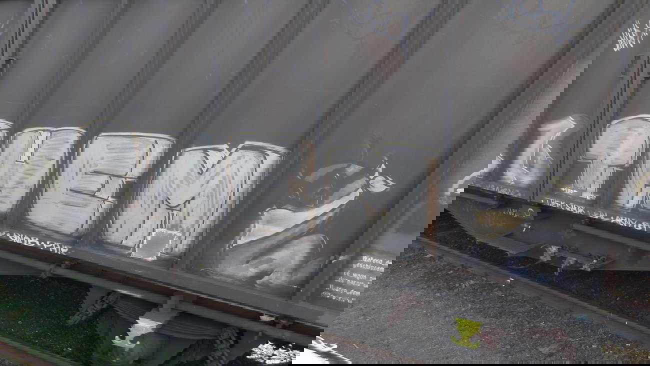 Graffiti Train - Photo by COLLECTOR - Them