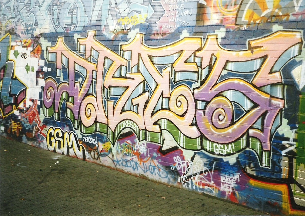 Graffiti Wall in Gifhorn - Photo by COLLECTOR - Dres2, Dres, GSM (2000)