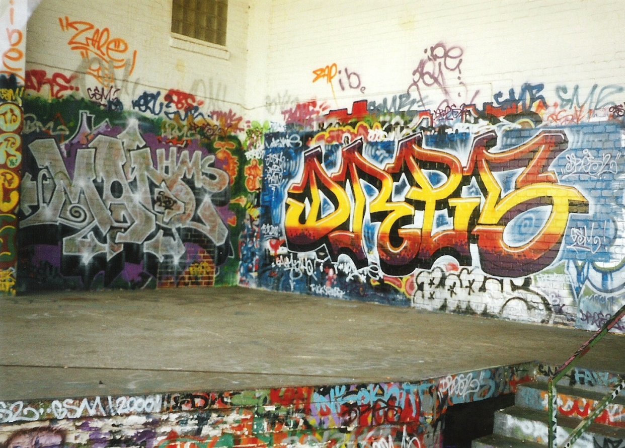 Graffiti Wall in Gifhorn - Photo by COLLECTOR - Mad, HMS, Dres2 (2000)