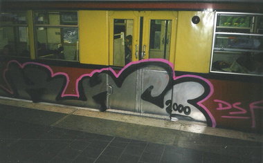 Graffiti Train in Berlin - Photo by COLLECTOR - KHC, DSF, Berlin (2000)