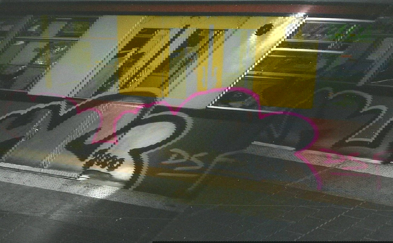 Graffiti Train in Berlin - Photo by COLLECTOR - KHC, DSF, Berlin (2000)