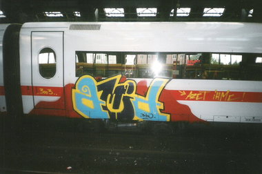 Graffiti Train in Berlin - Photo by COLLECTOR - Amid, PND, Berlin (2003)