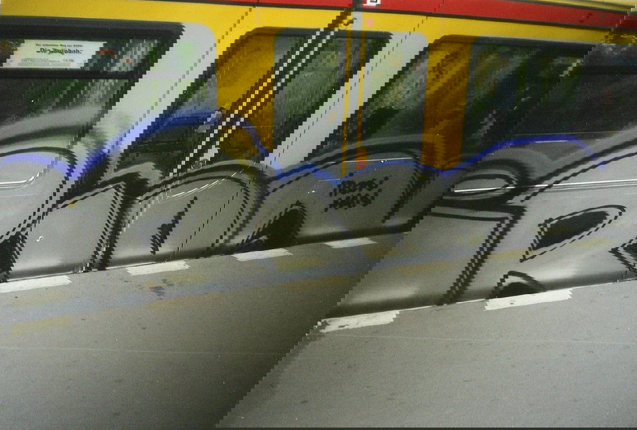 Graffiti Train in Berlin - Photo by COLLECTOR - Iron, MRN, Berlin (2000)