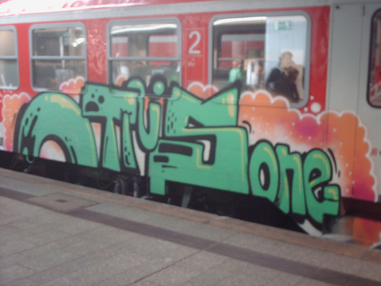 Graffiti Train in Hamburg - Photo by COLLECTOR - Otis, Hamburg, Germany (2013)