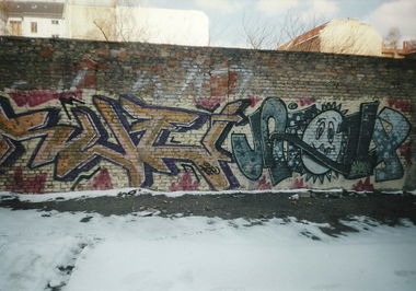 Graffiti Bombing in Berlin - Photo by COLLECTOR - Mioux, Berlin