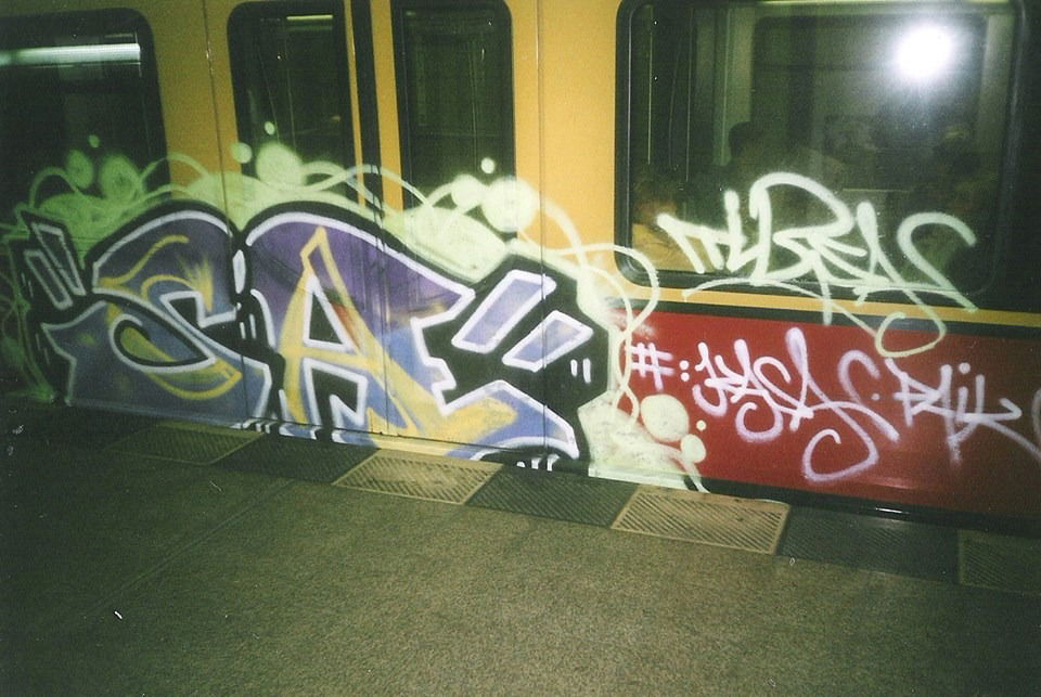 Graffiti Train in Berlin - Photo by COLLECTOR - TLB, SA, Berlin (2004)