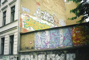 Graffiti Bombing in Berlin - Photo by COLLECTOR - Pogo, Pogoe, Ehsone