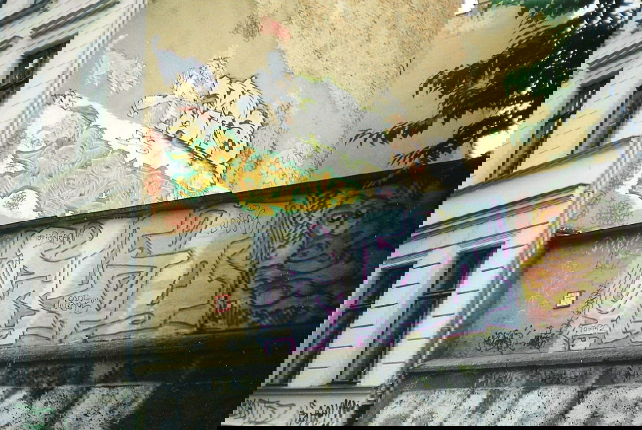 Graffiti Bombing in Berlin - Photo by COLLECTOR - Pogo, Pogoe, Ehsone