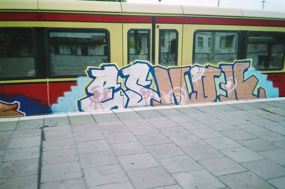 Graffiti Train in Berlin - Photo by COLLECTOR - Eshok, Berlin (2004)