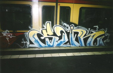 Graffiti Train in Berlin - Photo by COLLECTOR - Sun, RHS, Berlin (2003)