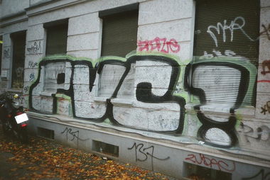Graffiti Bombing in Berlin - Photo by COLLECTOR - PVC, Berlin