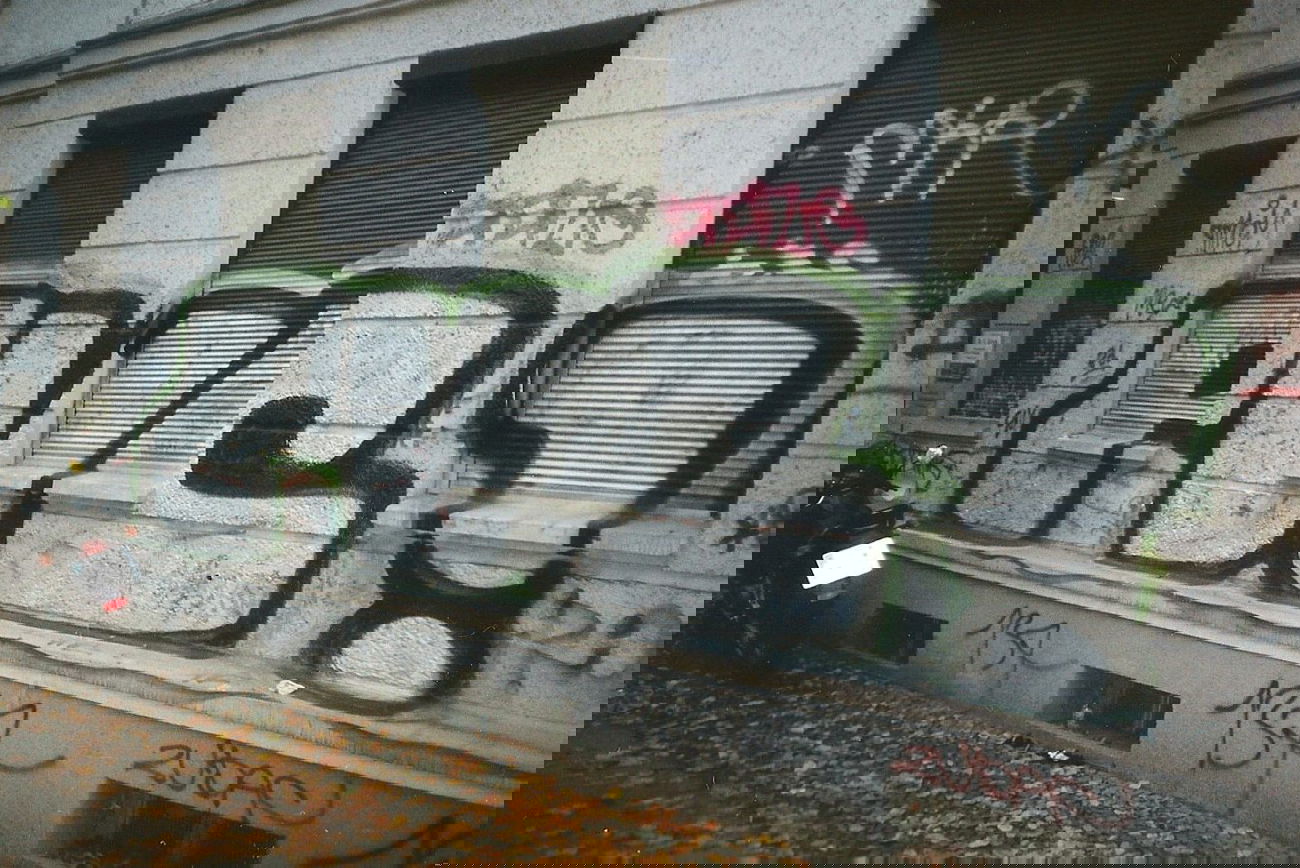 Graffiti Bombing in Berlin - Photo by COLLECTOR - PVC, Berlin