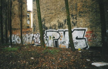 Graffiti Bombing in Berlin - Photo by COLLECTOR - PVC, Berlin