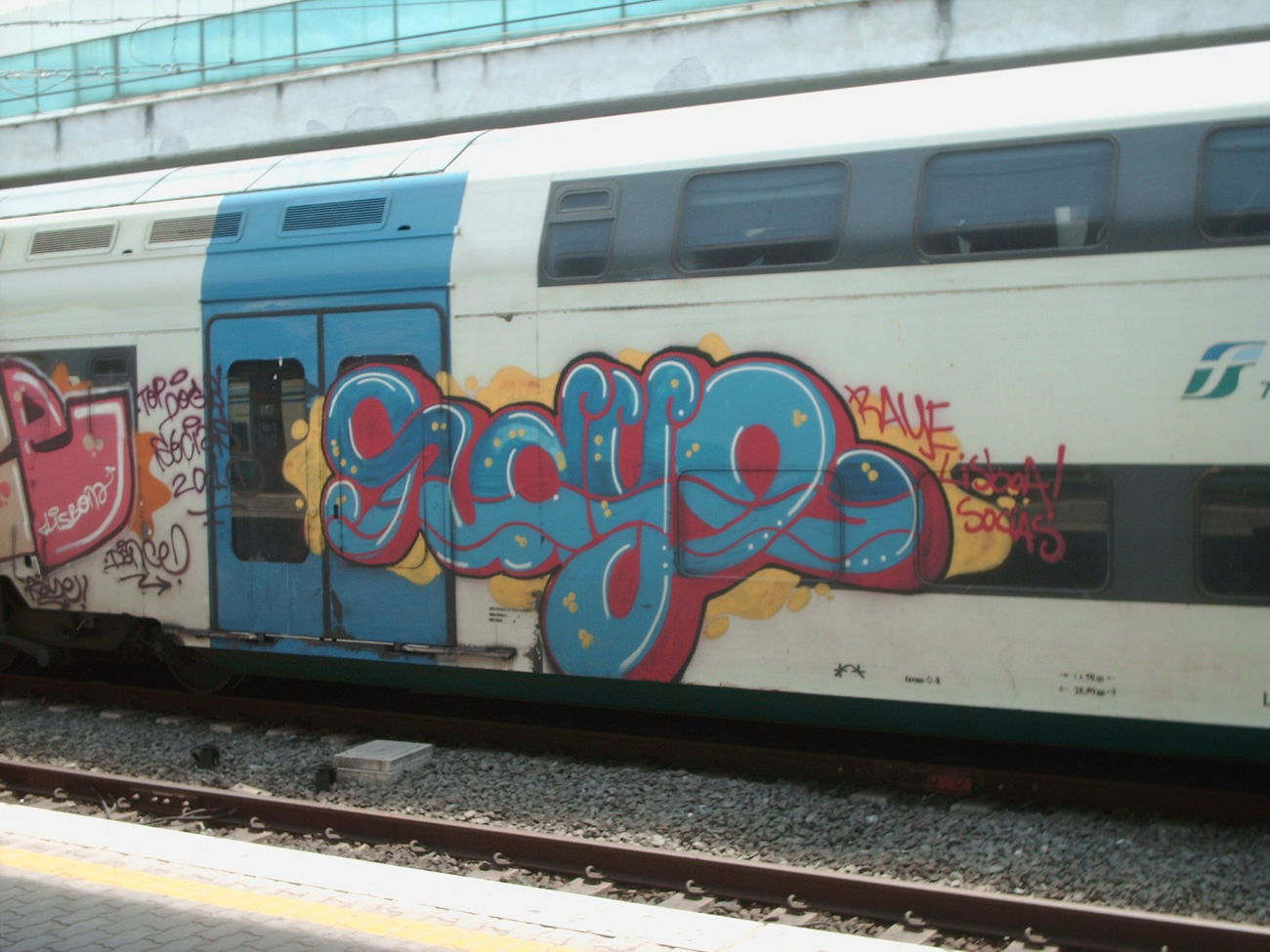 Graffiti Train in Rome - Photo by COLLECTOR - Raye, Rome, Italy (2010)