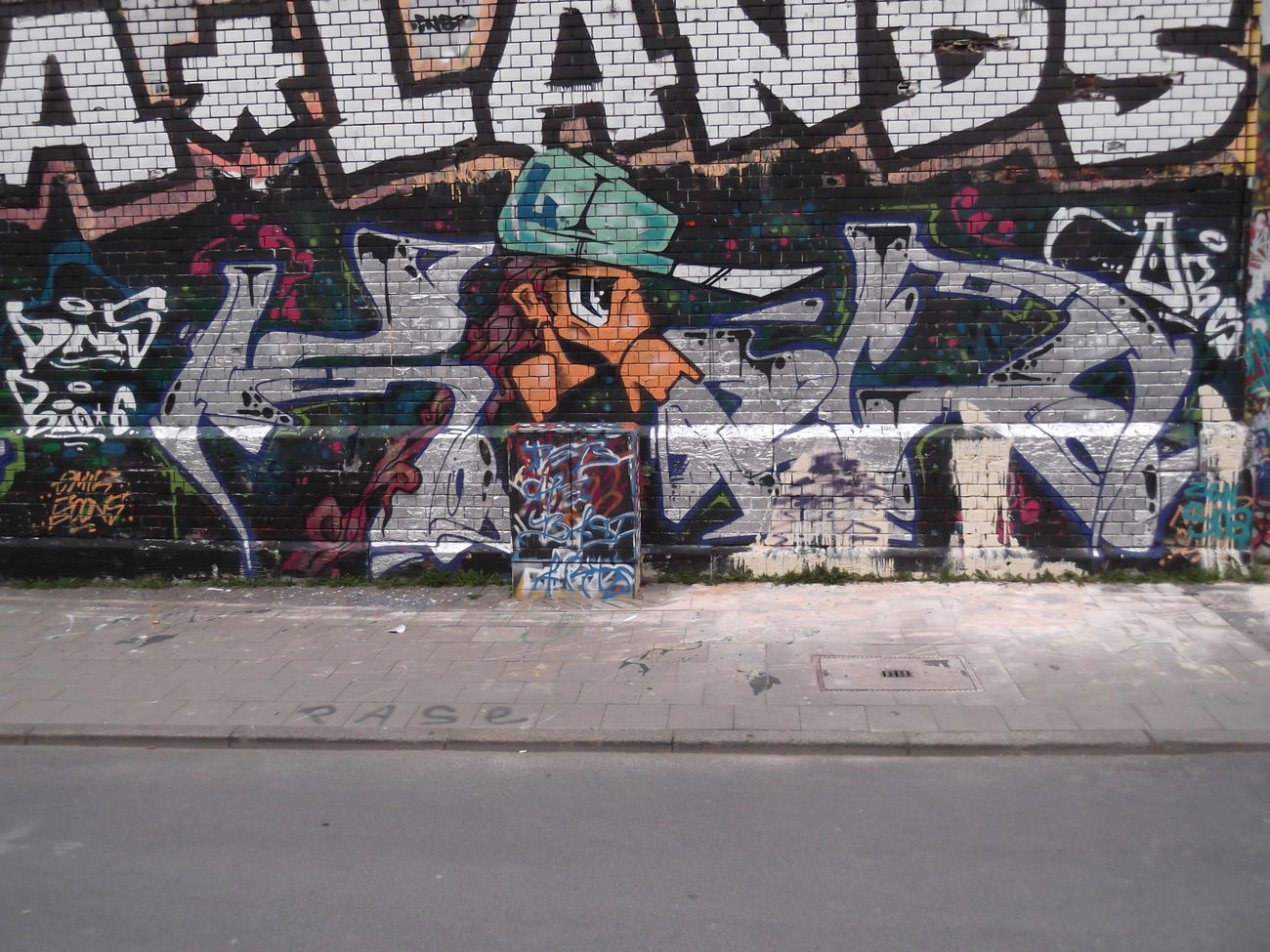 Graffiti Wall in Braunschweig - Photo by COLLECTOR - Kube, DNS, Bionic6 (2012)