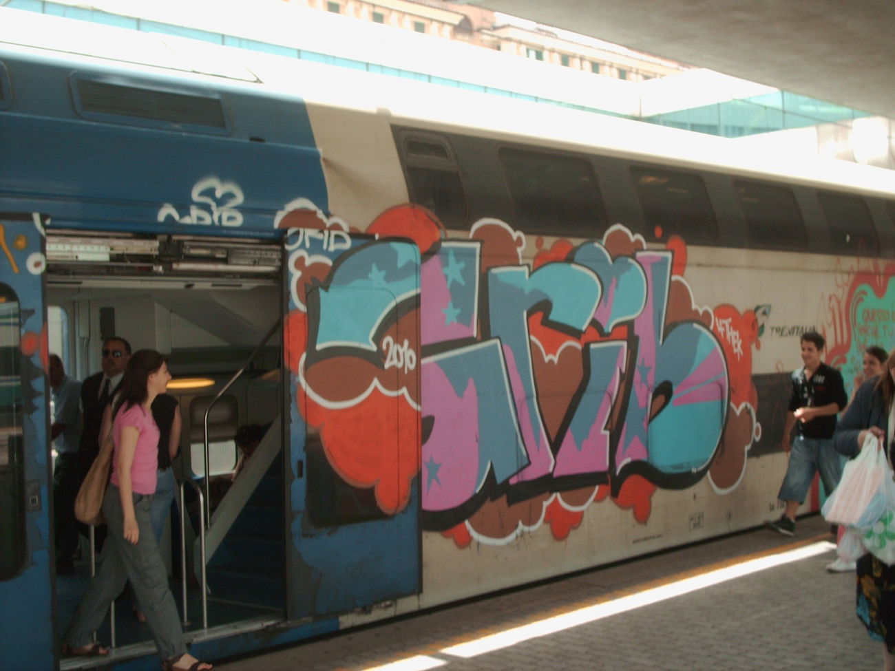 Graffiti Train in Rome - Photo by COLLECTOR - Grib, Rome, Italy (2010)