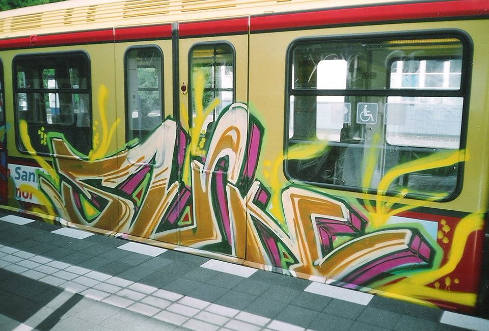 Graffiti Train in Berlin - Photo by COLLECTOR - Sun, RHS, Berlin (2004)
