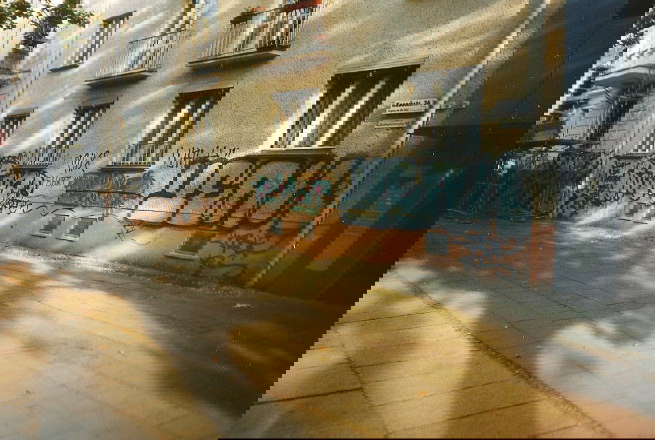 Graffiti Bombing in Berlin - Photo by COLLECTOR - Robot, Exot, Yeah