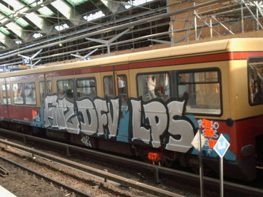 Graffiti Train in Hannover - Photo by COLLECTOR - FNZ, DFV, LPS (2011)