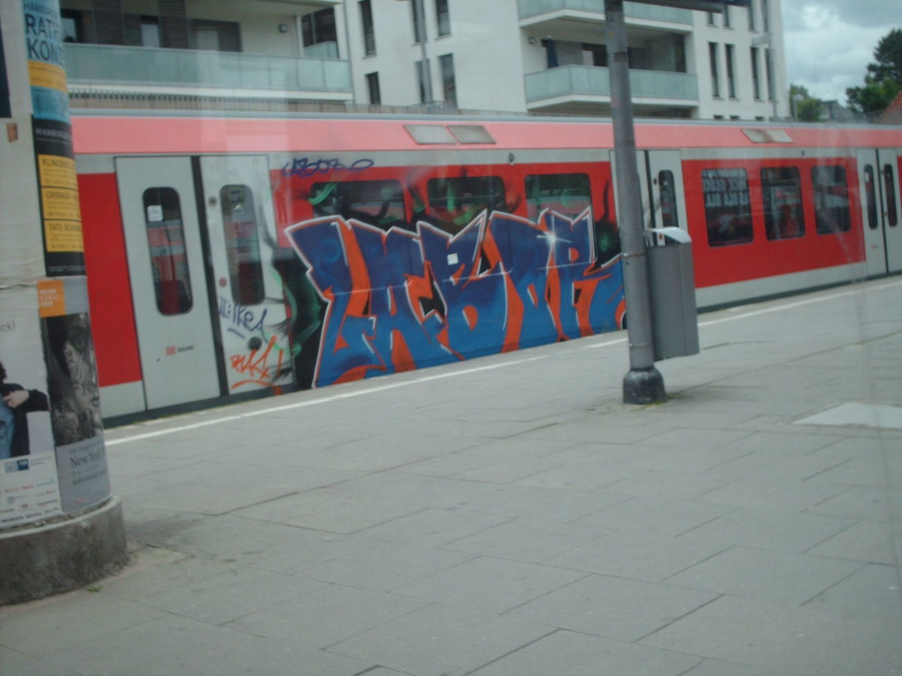 Graffiti Train - Photo by COLLECTOR - Labor, Hamburg, Germany (2012)
