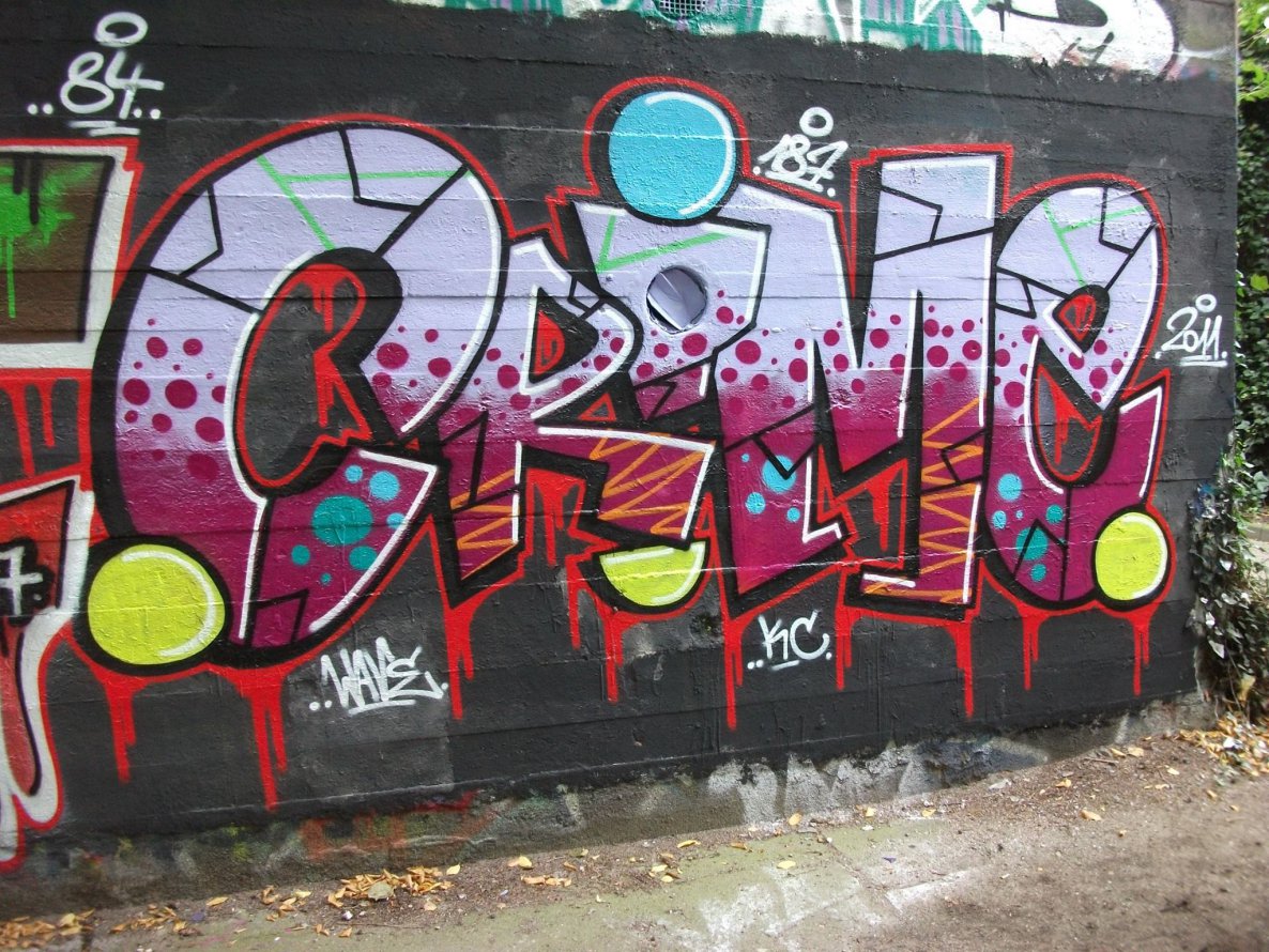 Graffiti Wall in Hamburg - Photo by CRIMINALCRIME - CRIME