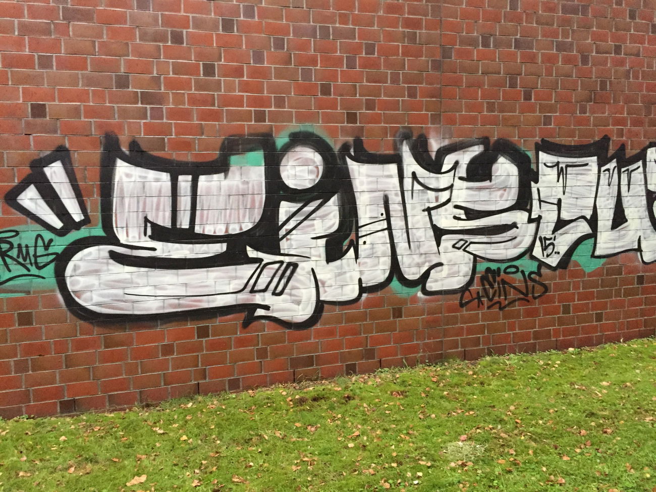 Graffiti Wall - Photo by CUBEONEAKW - Da, hast, du