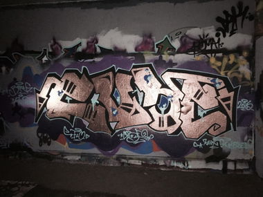 Graffiti Wall - Photo by CUBEONEAKW - E, zudem, ins