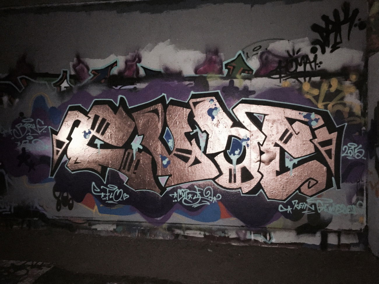 Graffiti Wall - Photo by CUBEONEAKW - E, zudem, ins