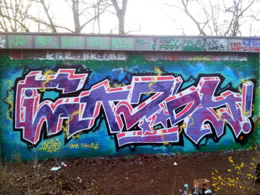 Graffiti Wall - Photo by CYBER1312 - caddy