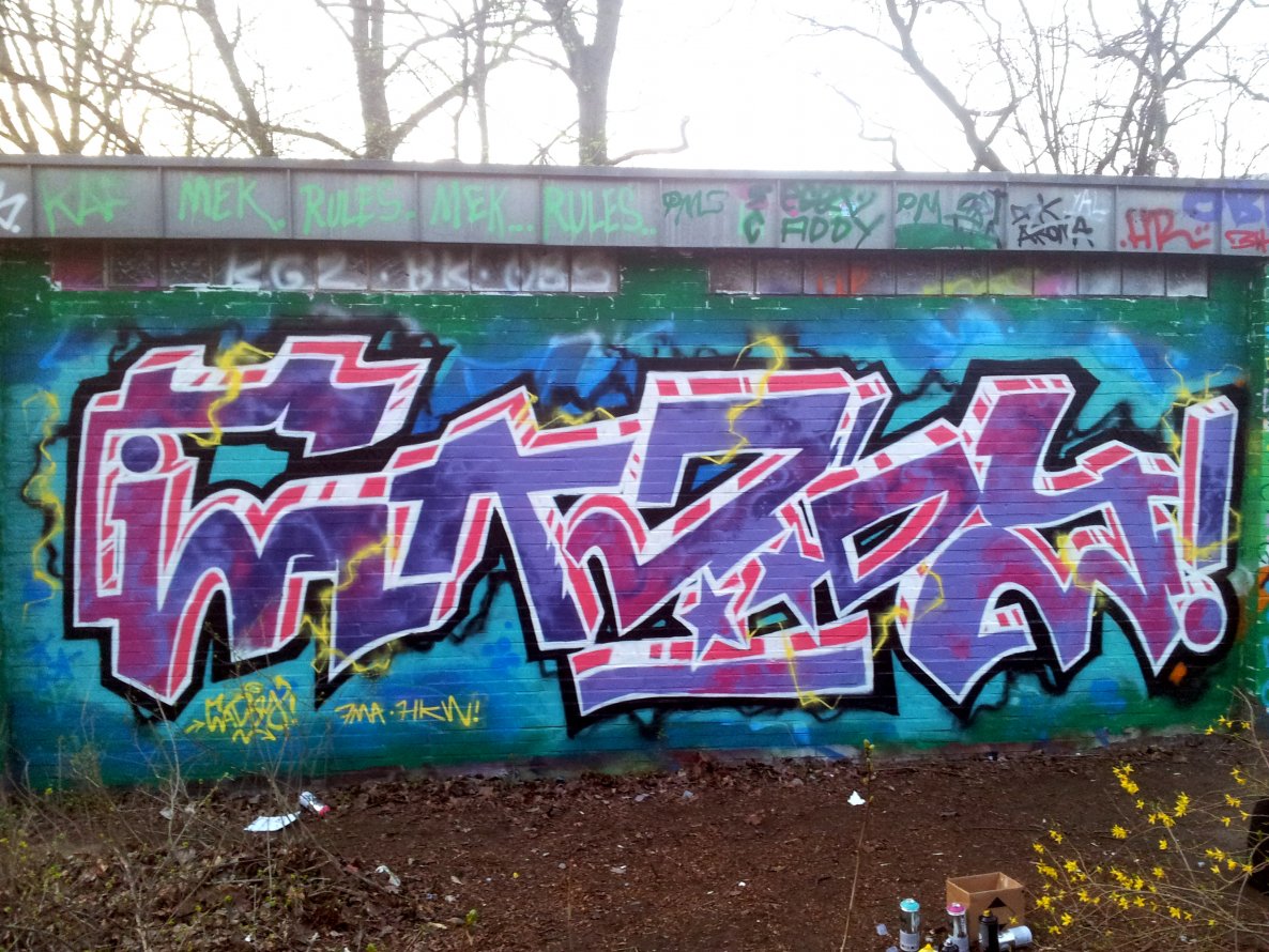 Graffiti Wall - Photo by CYBER1312 - caddy
