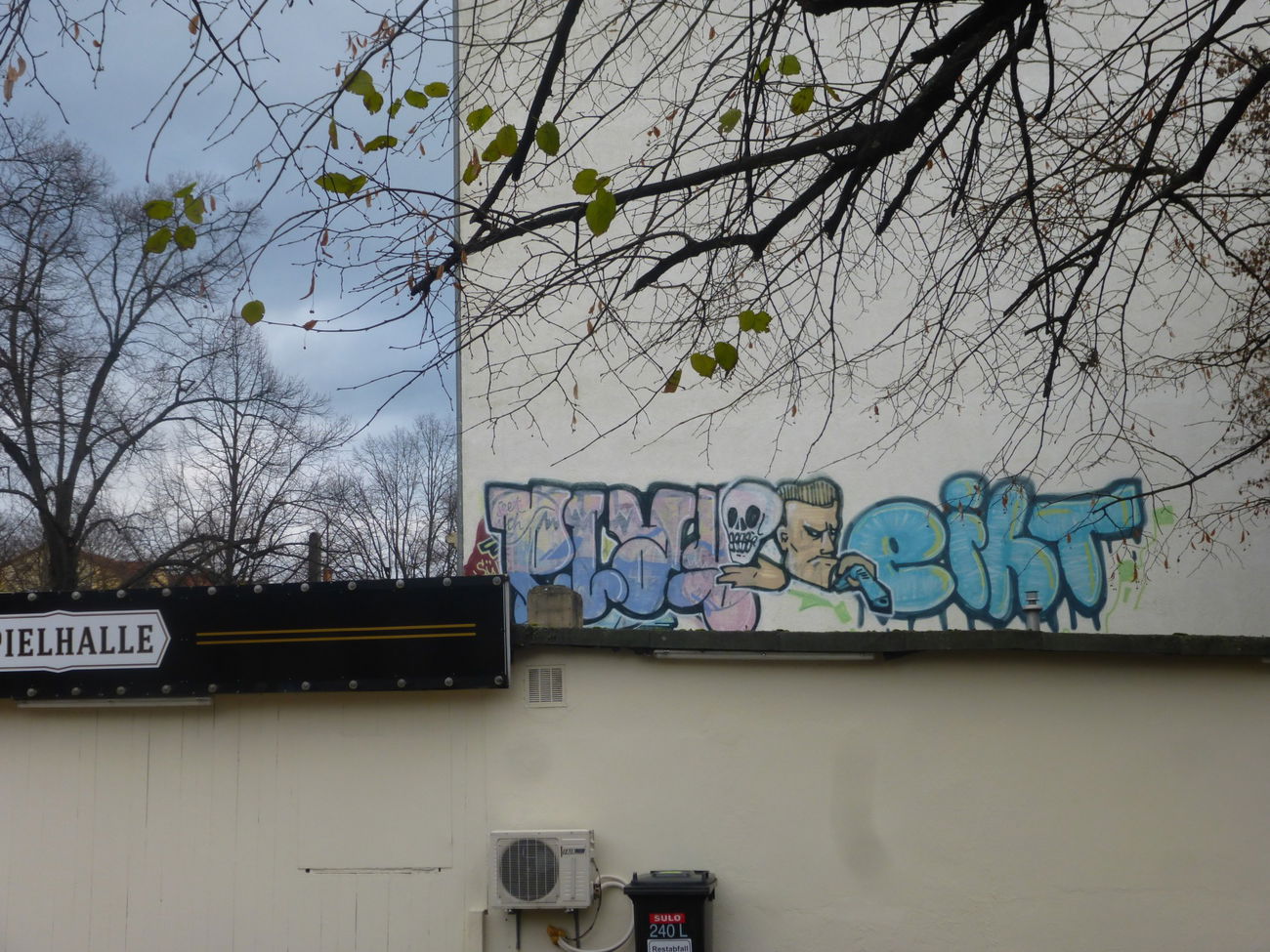 Graffiti Bombing in Magdeburg - Photo by Candyflip - play, eiht, süd