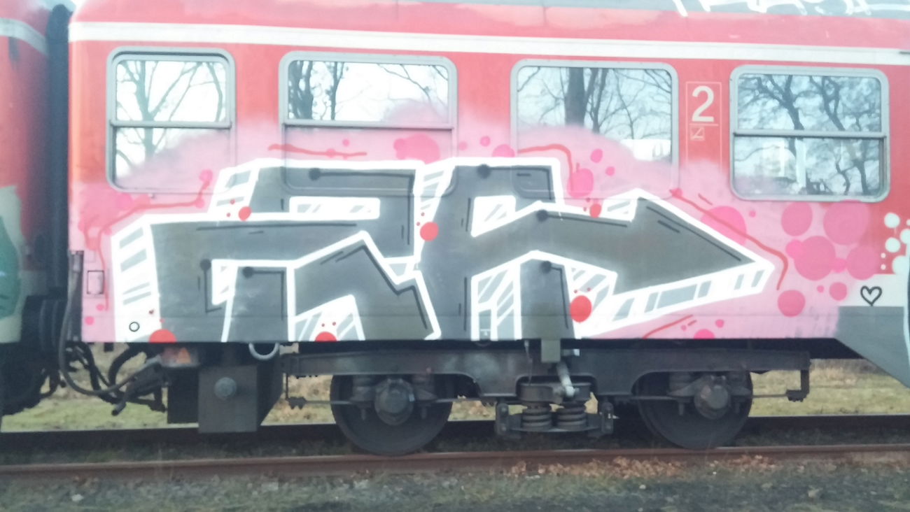 Graffiti Train - Photo by Candyflip - ra, trash, trasher (2015)
