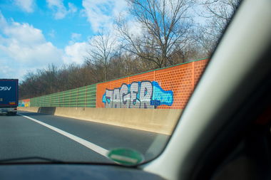 Graffiti Bombing in Deutschland - Photo by Candyflip - jäger, jager