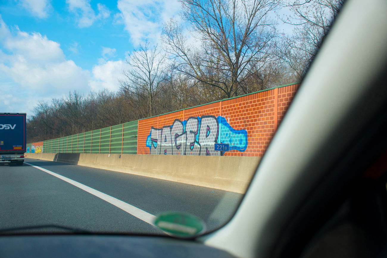 Graffiti Bombing in Deutschland - Photo by Candyflip - jäger, jager