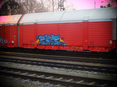 Graffiti Train - Photo by Candyflip - cue