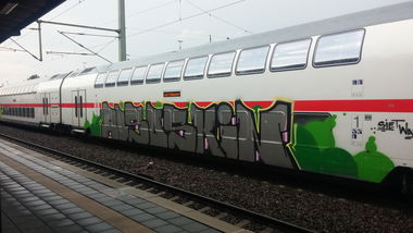 Graffiti Train - Photo by Candyflip