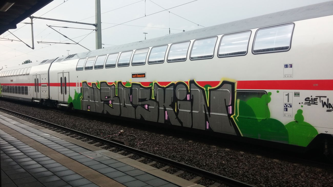 Graffiti Train - Photo by Candyflip