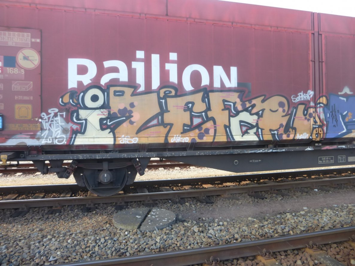 Graffiti Train - Photo by Candyflip - izef, cru