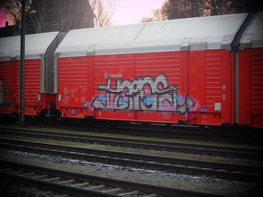 Graffiti Train - Photo by Candyflip - horgs