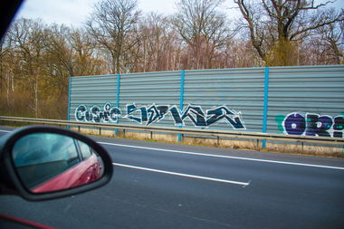 Graffiti Bombing in Deutschland - Photo by Candyflip - cosmic, sorge
