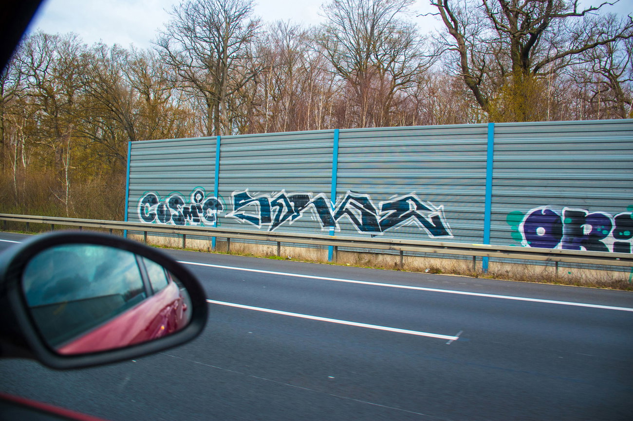Graffiti Bombing in Deutschland - Photo by Candyflip - cosmic, sorge