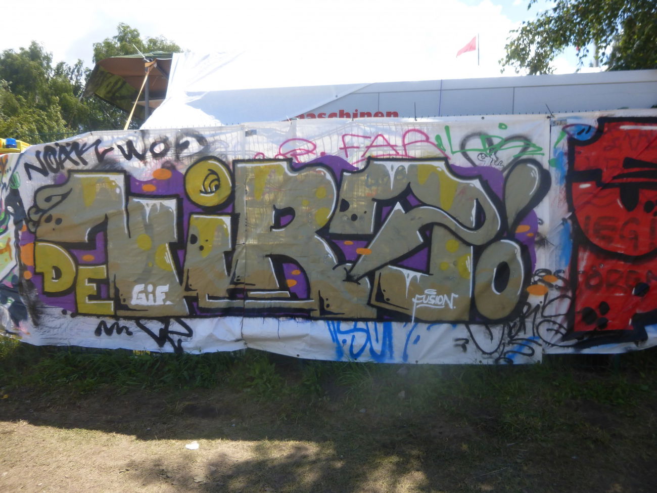 Graffiti Artwork in Lärz - Photo by Candyflip - niro, gif, fusion (2016)