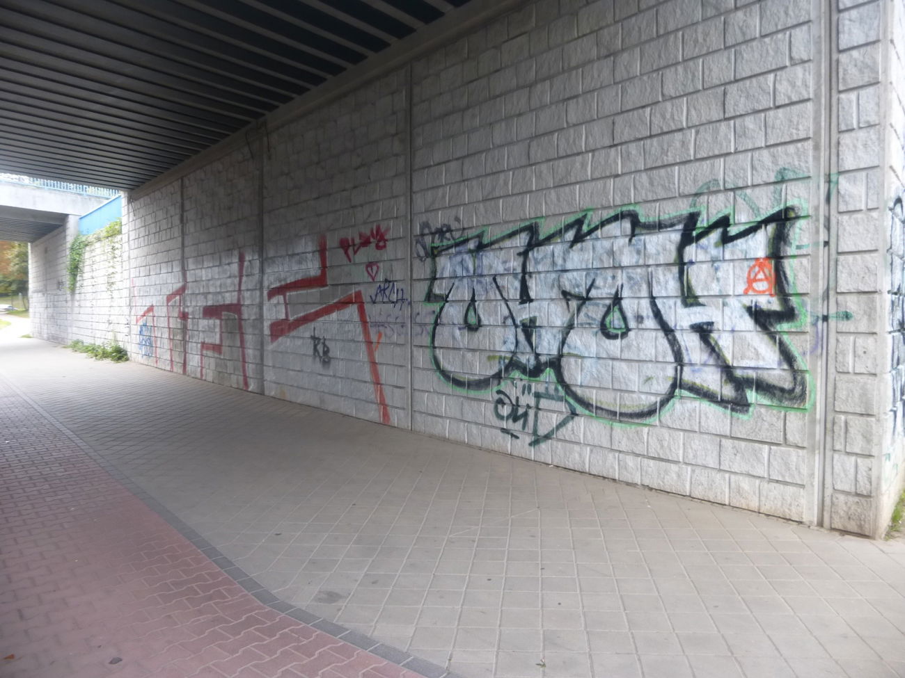 Graffiti Bombing in Magdeburg - Photo by Candyflip - tfe, ohoh, oo