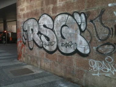 Graffiti Bombing in Berlin - Photo by Candyflip - rsq, blend, etar