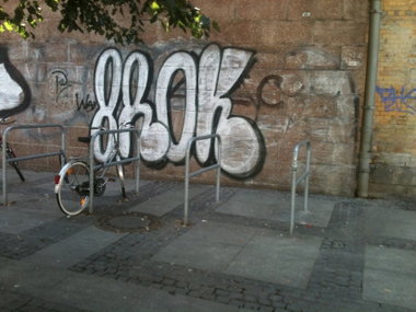 Graffiti Bombing in Berlin - Photo by Candyflip - brok, berlin